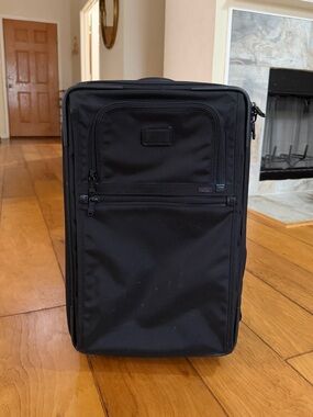 Tumi Alpha 2 Carry On Luggage Bag